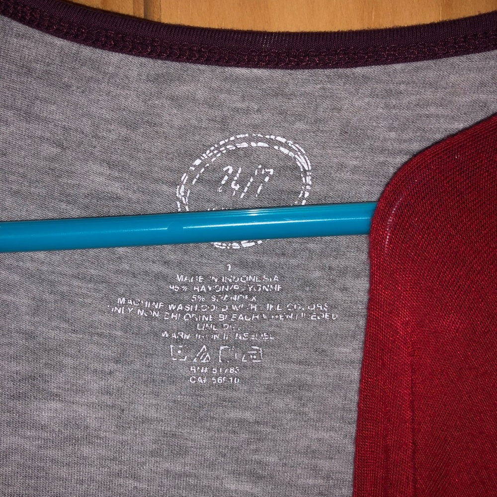 Tops - Picture 8 of 8